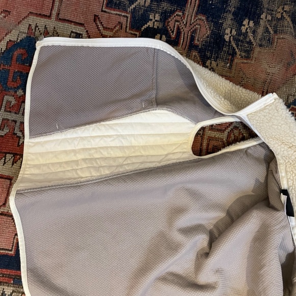 Patagonia Womens Oatmeal Cream Fleece Vest - Picture 6 of 8